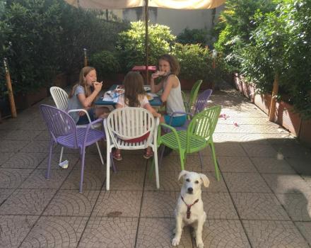 Il nostro dehor è perfetto per fare colazione insieme al tuo cane! I pet sono benvenuti al Best Western Hotel Crimea.