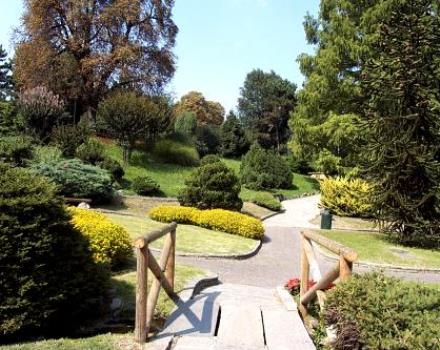 Einer der beeindruckendsten Parks in Turin: 421 Tausend Quadratmeter Grünfläche mit einem bemerkenswerten Baumerbe, einer interessanten Vogelwelt, zahlreichen Sehenswürdigkeiten, Fahrradwegen, Spaziergängen sowie Sport- und Freizeitmöglichkeiten