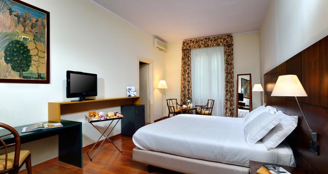 Découvrir Turin de Crimea hôtel BW dans le Centre de Turin et femme d''affaires. WIFI gratuit et cheveux sèche-cheveux professionnel