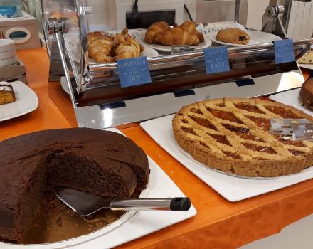 Come and try our breakfast with 0km products and homemade cakes.